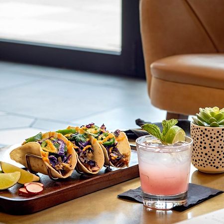 Отель Hyatt House Indianapolis Downtown Экстерьер фото